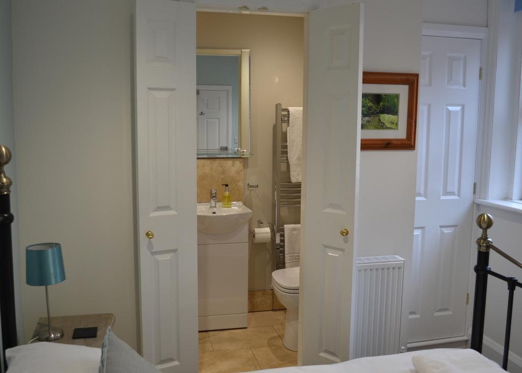 Bed and Breakfast Corra Lynn Уитби Экстерьер фото